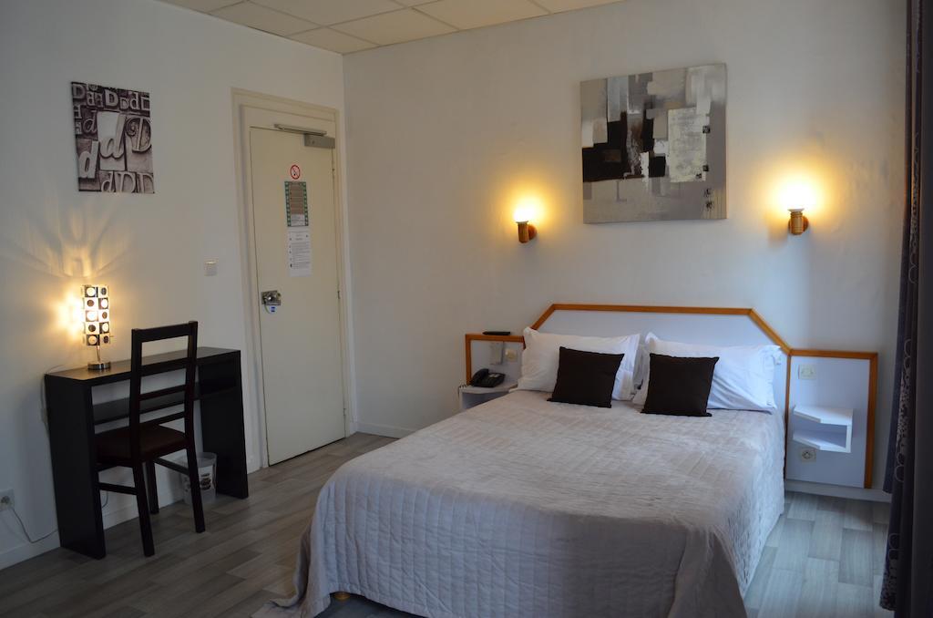 Hotel De La Croix De Malte Cherbourg-en-Cotentin Værelse billede